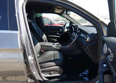 2018 Mercedes-Benz Glc 300 4Matic z USA, uszkodzony, nr VIN WDC0G4KB0JV015890